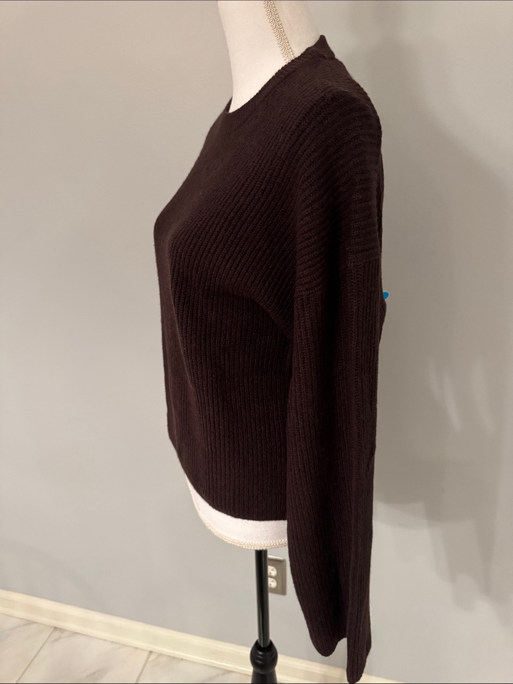 GAP Ribbed Crewneck Sweater - Picture 2 of 4